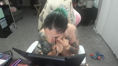 Snapshot of kristajay chatting on November 7, 10:32 pm Krista online show from November 7, 10:32 pm