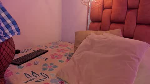 Snapshot of kristakinnky chatting on October 14, 2:07 pm BETANIA online show from October 14, 2:07 pm