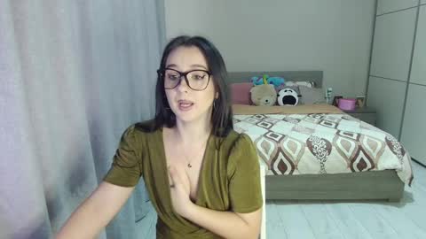 Snapshot of kristall_xxx chatting on February 14, 7:17 am twitter Annemarye 23 online show from February 14, 7:17 am