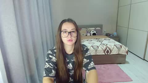 Snapshot of kristall_xxx chatting on September 11, 6:35 am twitter Annemarye 23 online show from September 11, 6:35 am