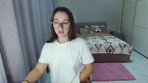 Snapshot of kristall_xxx chatting on September 15, 7:08 am twitter Annemarye 23 online show from September 15, 7:08 am