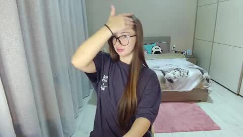 Snapshot of kristall_xxx chatting on October 15, 4:45 am twitter Annemarye 23 online show from October 15, 4:45 am