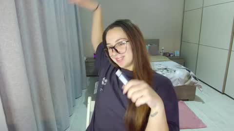 Snapshot of kristall_xxx chatting on October 27, 6:06 am twitter Annemarye 23 online show from October 27, 6:06 am