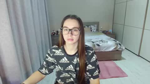 Snapshot of kristall_xxx chatting on December 17, 6:08 am twitter Annemarye 23 online show from December 17, 6:08 am