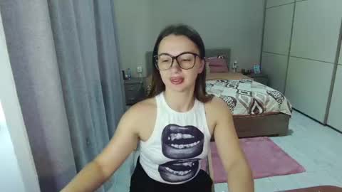 Snapshot of kristall_xxx chatting on June 20, 6:38 am twitter Annemarye 23 online show from June 20, 6:38 am