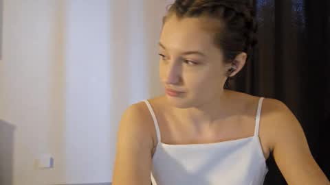 kristandaty online show from February 22, 8:35 am