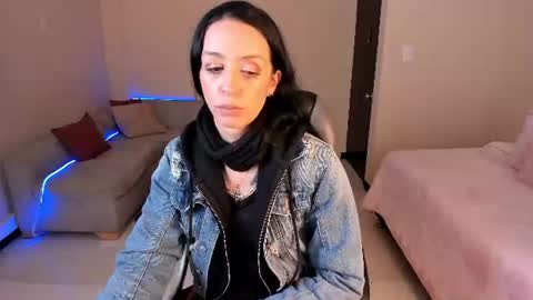 Snapshot of kristen_garner chatting on June 17, 7:15 pm Sophia online show from June 17, 7:15 pm