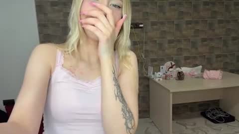 Snapshot of kristiancommes chatting on June 24, 5:34 pm Alisa online show from June 24, 5:34 pm
