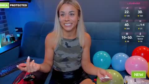 Snapshot of kristinasexyhot chatting on August 3, 4:44 pm Muscle Queen online show from August 3, 4:44 pm