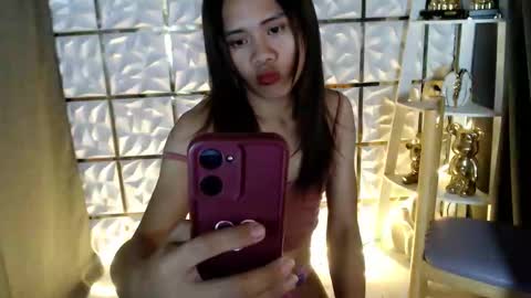 Snapshot of kristine_fox chatting on April 21, 3:35 am kristine_fox online show from April 21, 3:35 am