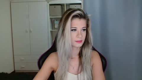 KristineAmore online show from November 30, 8:07 am