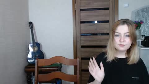 Snapshot of kristy_fran chatting on February 9, 8:11 am Kristy online show from February 9, 8:11 am