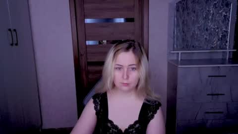 Snapshot of kristy_fran chatting on June 27, 11:54 pm Kristy online show from June 27, 11:54 pm