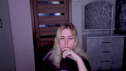 Snapshot of kristy_fran chatting on July 2, 6:08 am Kristy online show from July 2, 6:08 am