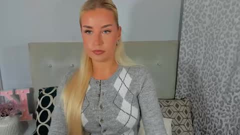 KristyFlowers online show from May 30, 7:00 pm