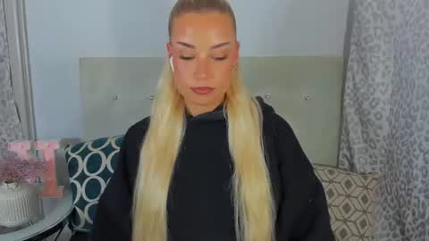 KristyFlowers online show from June 14, 7:05 pm