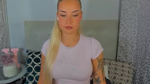 KristyFlowers online show from June 18, 2:32 pm
