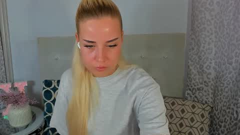 KristyFlowers online show from June 25, 2:32 pm