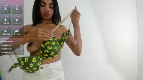 Snapshot of kristyl_paez chatting on February 25, 1:52 am Cristina online show from February 25, 1:52 am