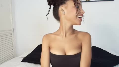 Snapshot of kristyl_paez chatting on October 15, 8:31 pm Cristina online show from October 15, 8:31 pm