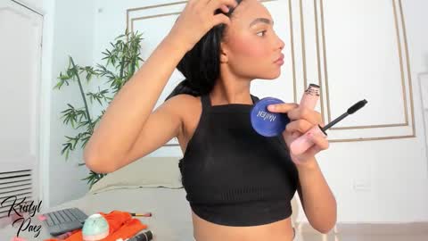 Snapshot of kristyl_paez chatting on November 18, 7:07 pm Cristina online show from November 18, 7:07 pm