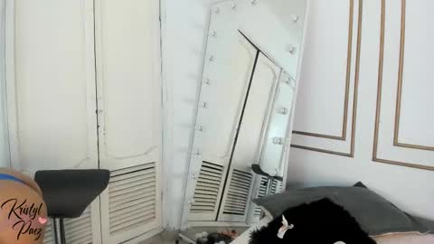 Snapshot of kristyl_paez chatting on December 4, 7:44 pm Cristina online show from December 4, 7:44 pm