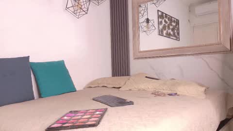 Snapshot of kristyl_paez chatting on January 13, 7:08 pm Cristina online show from January 13, 7:08 pm