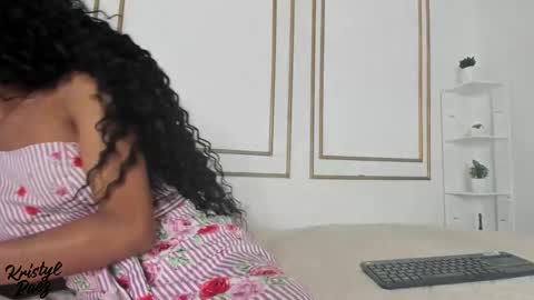 Snapshot of kristyl_paez chatting on January 16, 6:56 pm Cristina online show from January 16, 6:56 pm