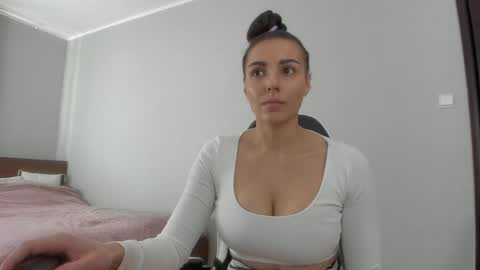 Mother of Dragons online show from May 28, 12:46 pm