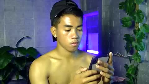 Snapshot of kritthanarkorn chatting on December 15, 2:49 am kritthanarkorn online show from December 15, 2:49 am