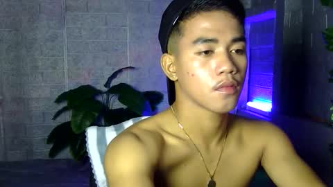 kritthanarkorn online show from December 20, 7:54 pm