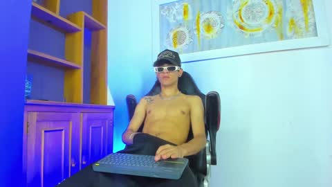 Snapshot of kroddy_sw chatting on December 24, 5:38 am justym online show from December 24, 5:38 am