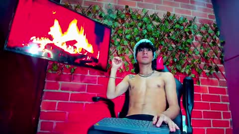 Snapshot of kroddy_sw chatting on February 2, 10:06 pm justym online show from February 2, 10:06 pm