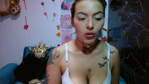 Snapshot of kronikafuckass chatting on December 10, 12:50 am kronikafuckass online show from December 10, 12:50 am