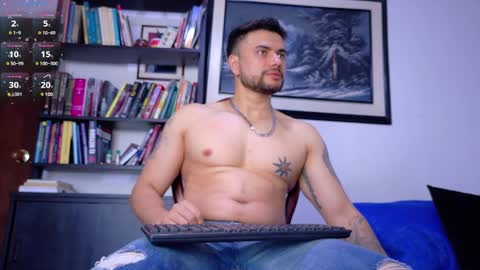 Snapshot of kroy_wood chatting on January 9, 1:02 pm Kroy Wood online show from January 9, 1:02 pm