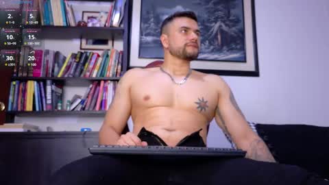 Snapshot of kroy_wood chatting on January 23, 1:24 pm Kroy Wood online show from January 23, 1:24 pm