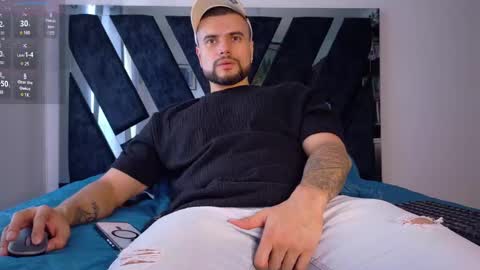 Snapshot of kroy_wood chatting on October 1, 2:45 pm Kroy Wood online show from October 1, 2:45 pm