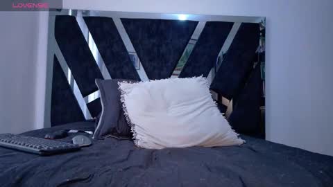 Snapshot of kroy_wood chatting on November 1, 2:19 pm Kroy Wood online show from November 1, 2:19 pm