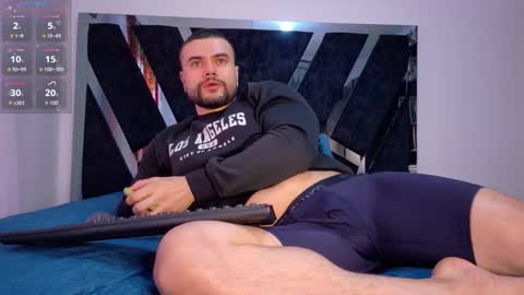 Snapshot of kroy_wood chatting on December 3, 1:42 pm Kroy Wood online show from December 3, 1:42 pm