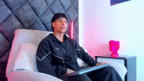 Kroy Wave  Muscle Tattoos Latino online show from July 19, 3:32 am
