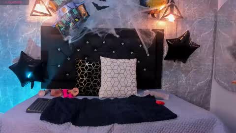 Snapshot of krystal_taylor23 chatting on October 17, 11:57 am Kystal Taylor online show from October 17, 11:57 am