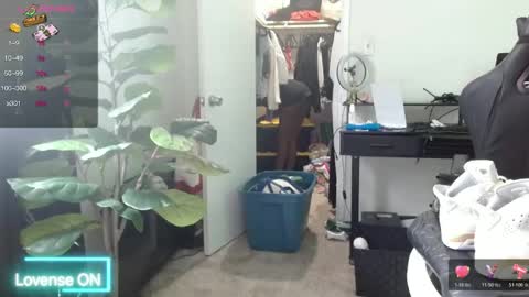 Snapshot of krystalblakexxx chatting on May 24, 4:23 pm Krystal Blake online show from May 24, 4:23 pm
