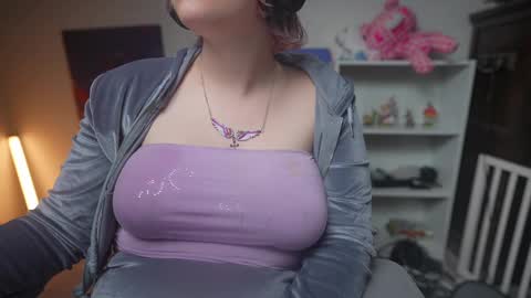 Snapshot of krystalsyxx chatting on February 9, 8:24 pm Krystal Syx online show from February 9, 8:24 pm