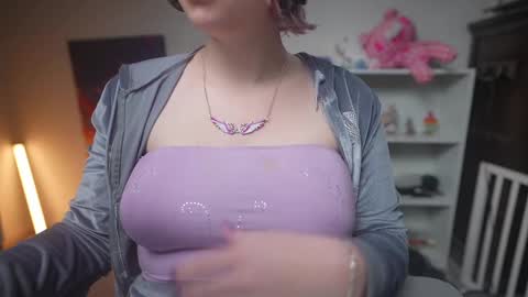 Snapshot of krystalsyxx chatting on February 9, 11:25 pm Krystal Syx online show from February 9, 11:25 pm