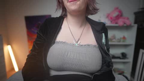 Snapshot of krystalsyxx chatting on March 4, 11:32 pm Krystal Syx online show from March 4, 11:32 pm