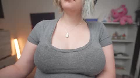 Snapshot of krystalsyxx chatting on November 9, 9:13 pm Krystal Syx online show from November 9, 9:13 pm