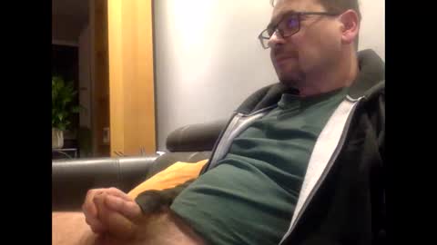 Snapshot of krzysztof1977 chatting on December 14, 10:18 pm krzysztof1977 online show from December 14, 10:18 pm