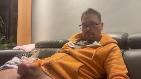 Snapshot of krzysztof1977 chatting on June 19, 9:18 pm krzysztof1977 online show from June 19, 9:18 pm