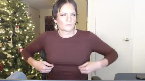 Snapshot of ktrichards77 chatting on November 20, 3:07 am Cait online show from November 20, 3:07 am