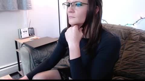 Snapshot of ktrichards77 chatting on December 14, 3:34 am Cait online show from December 14, 3:34 am